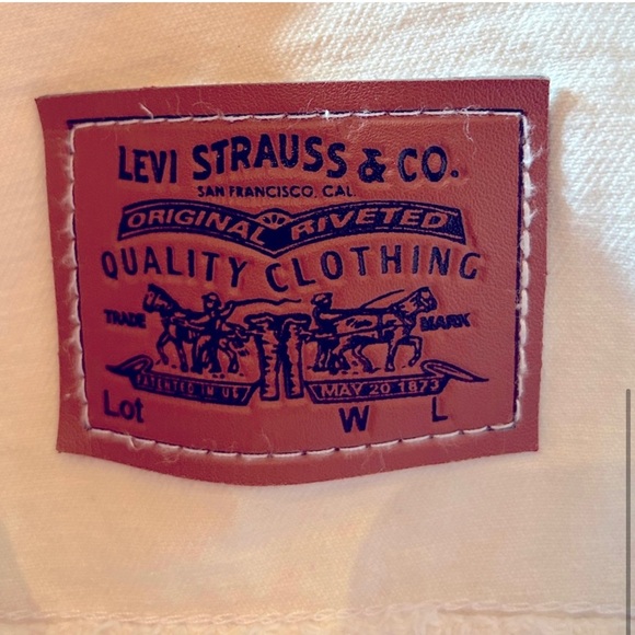 Levis jacket its small - Picture 3 of 4